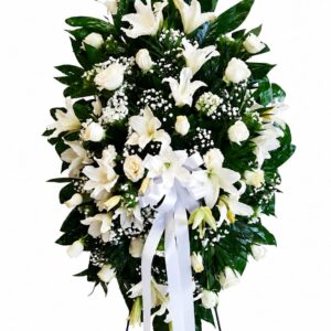 Corona funebre en rosas blancas y lirios Chipre Manizales Caldas Colombia
