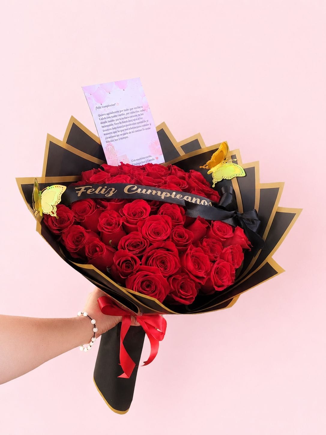 Ramo de 24 Rosas Rojas con Mensaje Personalizado – Un Regalo Inolvidable
