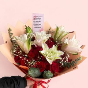 Ramo Elegancia Blanca y Roja con 5 Lirios y 30 Rosas